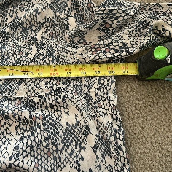 Velvet Heart snakeskin rayon top - Picture 3 of 7